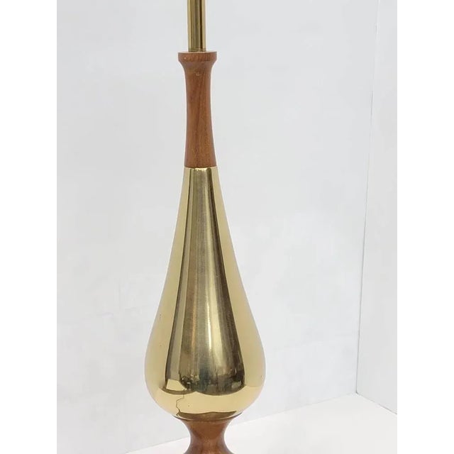Laurel Lamp Company Mid Century Laurel Lamp Walnut Wood & Gold Chrome Table Lamp For Sale - Image 4 of 11