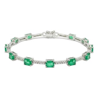 Elegant 18k Gold Emerald 3.22ct & Diamond 0.39ct Bracelet, New For Sale