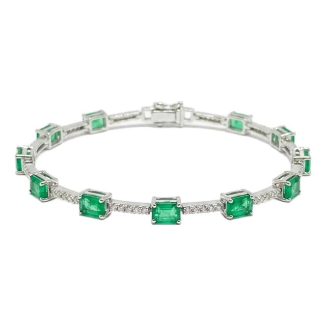 Elegant 18k Gold Emerald 3.22ct & Diamond 0.39ct Bracelet, New For Sale