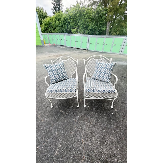 This is a pair of iron mesh arm chairs by Russell Woodard from their iconic Sculptura collection, Attributed.The chairs...