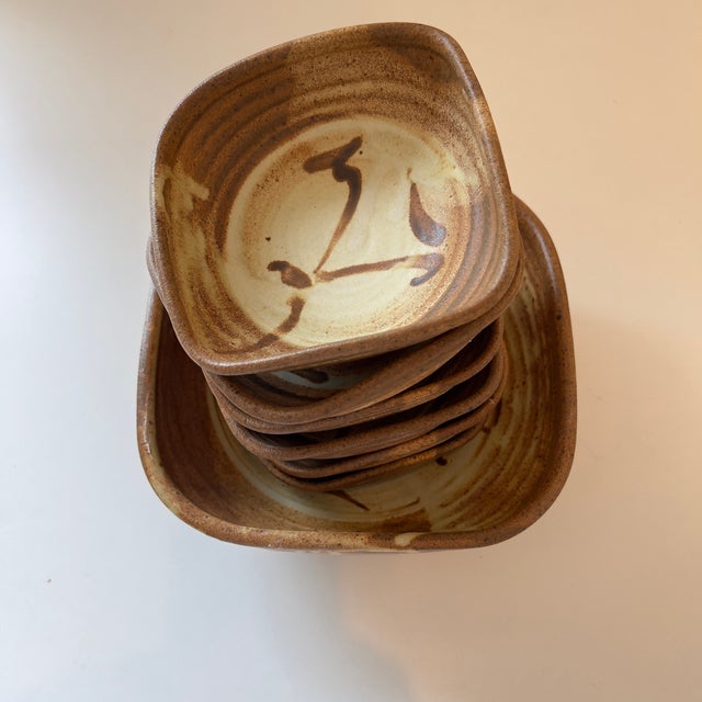 1990s Vintage Handcrafted Studio Pottery Serving Bowls in Warm Brown Glaze, Signed Skul, Set of 7 For Sale - Image 5 of 15
