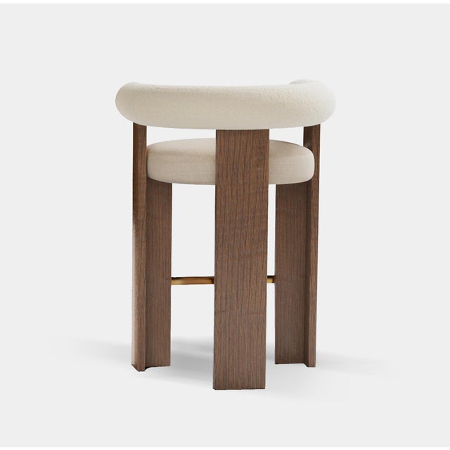 Supported by a minimalist and sophisticated aesthetic with clean lines.