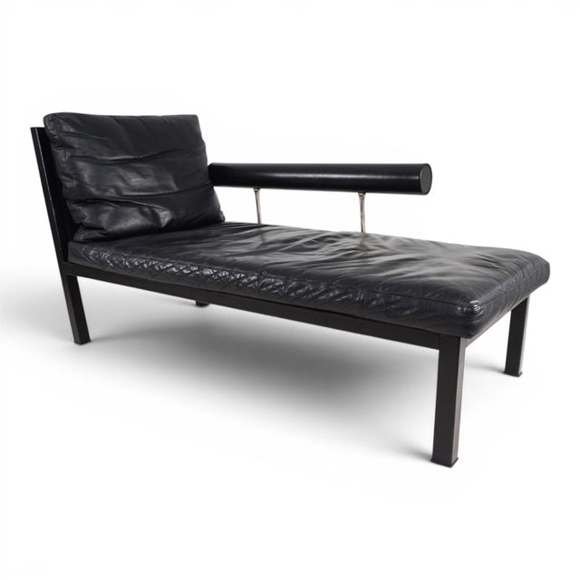 with the Baisity chaise longue, Antonio Citterio created an exceptional piece of furniture in the 1980s, embodying his...