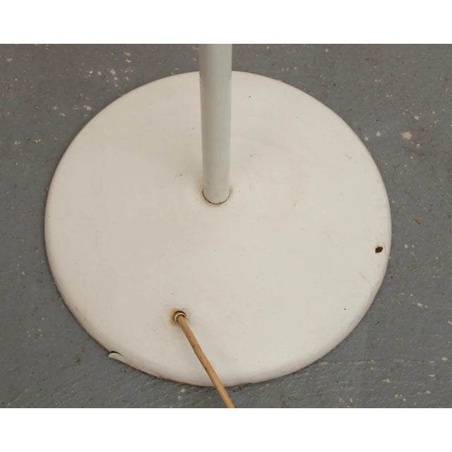 50 floor lamp in white / red. For a light bulb with large thread (E27). Construction of metal. Functioning state, stronger...