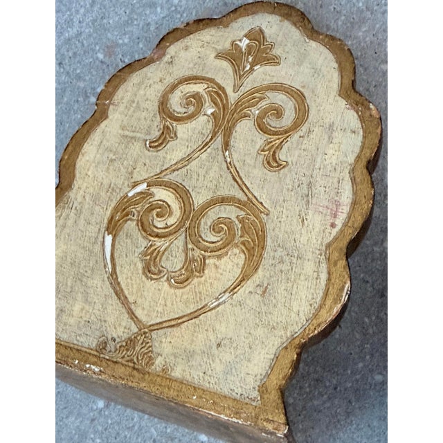 Gold Vintage Italian Scalloped Edged Florentine Giltwood Bookends- A Pair For Sale - Image 8 of 12