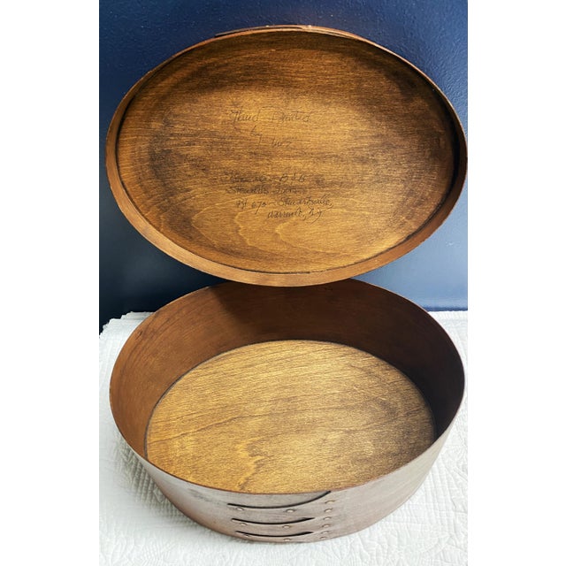 1980's Oval Bentwood Shaker Box, Folk Art Rural Scene, Artist Signed Inez, 11" For Sale - Image 15 of 17