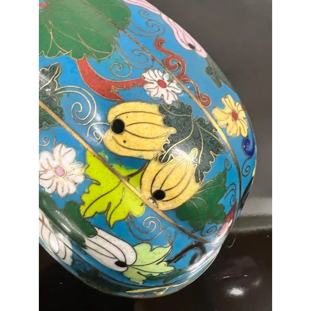 Vintage Oriental Chinese Cloisonné Squash Multicolor Vine & Floral Motif Box For Sale - Image 11 of 13