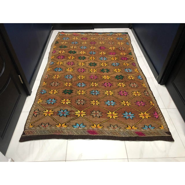 1960s Vintage Turkish Handwoven Traditional Kilim Rug- 5′3″ × 8′6″ For Sale - Image 11 of 11