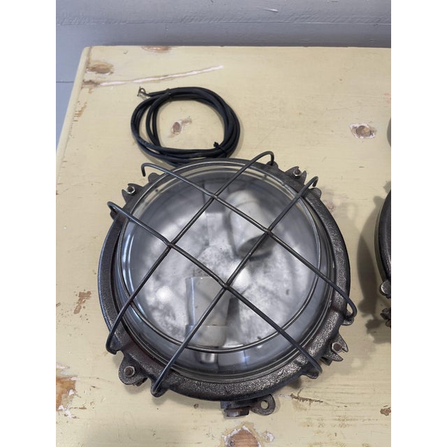 Vintage Industrial Round Wall Lamp in Cast Iron, 1930s For Sale - Image 6 of 10