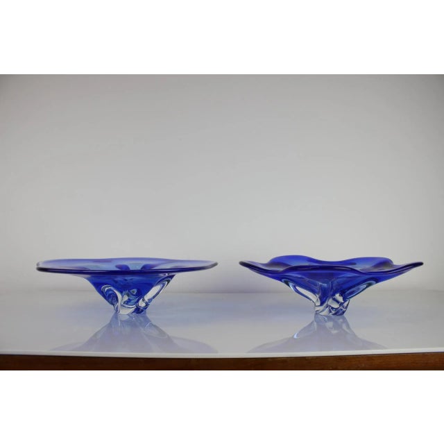 Art Glass Bowls attributed to Josef Hospodka for Chribska Glassworks, 1960s, Set of 2 For Sale - Image 3 of 8