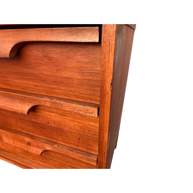 Mid 20th Century Johnson Carper Dresser 9 Drawers, Attributed For Sale - Image 16 of 16
