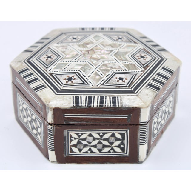 Mid 20th Century Hexagon Handmade Inlaid Mother of Pearl Jewelry Box For Sale - Image 5 of 11