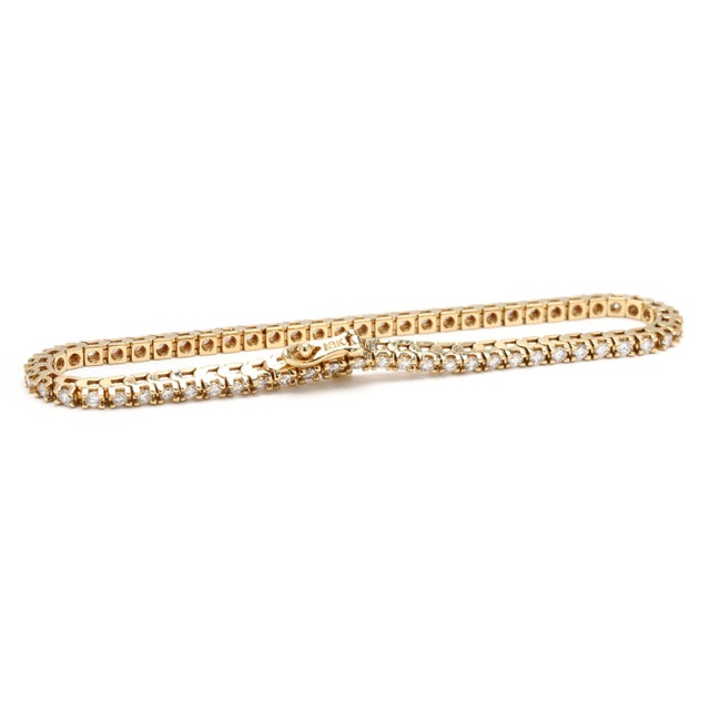 Modern 2ctw Diamond Tennis Bracelet, 18k Yellow Gold, 7.13 Inches For Sale - Image 3 of 6