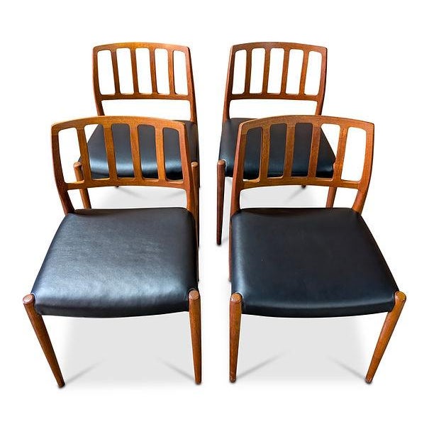 Fully refurbished with new foam and stain resistant upholstery Dimensions 31" H x 19.5"L and 20" D, Seat height 18"...