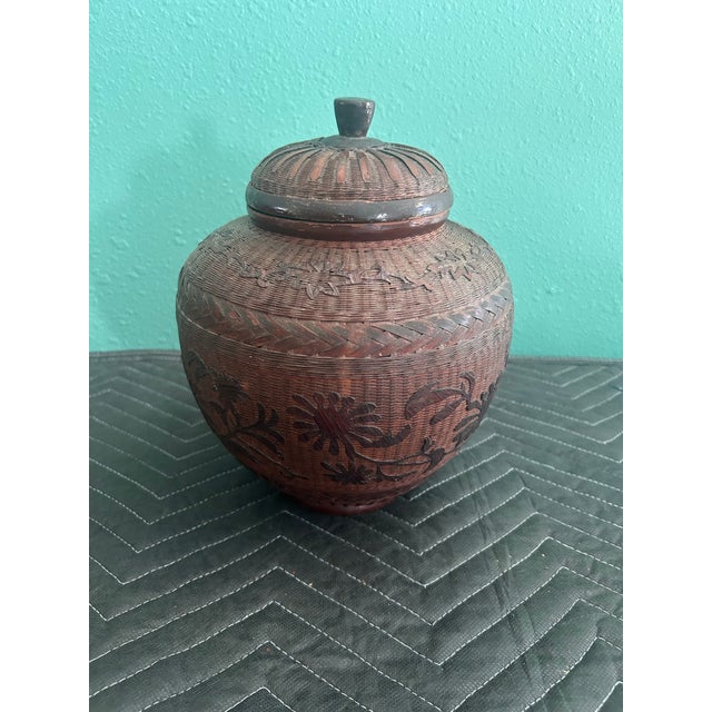 Early 20th Century Antique Chinese Handwoven Bamboo Lidded Jar With Floral Decoration, Early 20th Century For Sale - Image 5 of 9