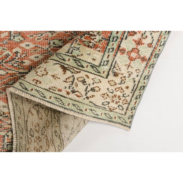 1950s Vintage Turkish Area Rug, Floral Anatolian Design, Handwoven Wool For Sale - Image 5 of 10