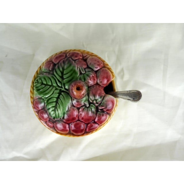 Decorative sugar bowl with majolica strawberry on majolica basket. Very graphic, this plate can fit in sixties /...