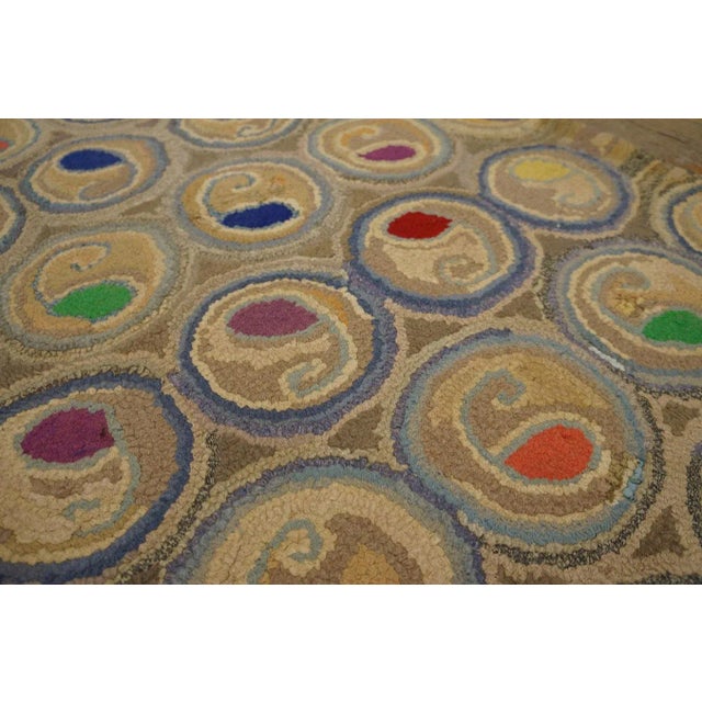 1930s Tans Sand Circles Folk Art Antique American Hooked Rug 2' 6'' X 12' 9'' Woven Wool Carpet For Sale - Image 9 of 12