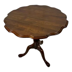 1960s Chippendale Style Mahogany Scalloped Edge Round Tilt Top Table