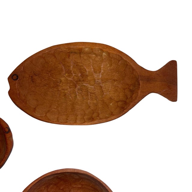 Vintage Coastal Hand Carved Wood Fish Serving Bowls Dishes Set of 3 For Sale - Image 4 of 5