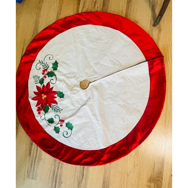 Shabby Chic Vintage 20 Th C Linen Tree Skirt With Poinsettia Applique For Sale - Image 3 of 5