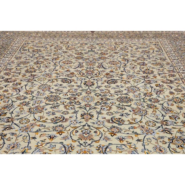 Kashan Rug in Hand-Knotted Wool For Sale - Image 8 of 11