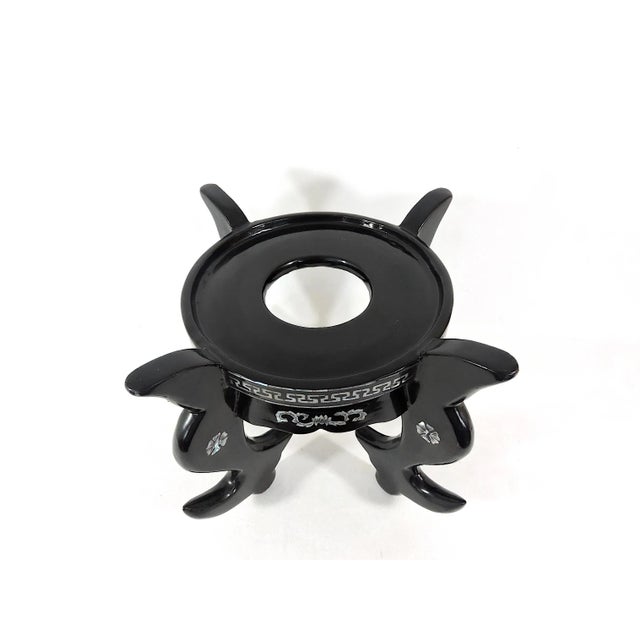 Vintage Black Lacquer and Inlaid Mother of Pearl Vase Display Stand or Pedestal 7.25” (Asian) For Sale - Image 4 of 7