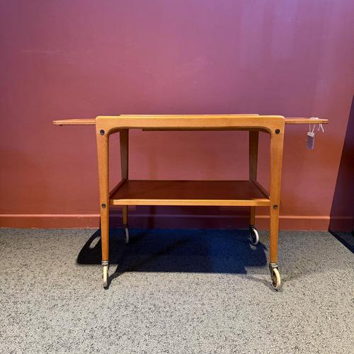 This refined 1960s cart perfectly embodies the ingenuity and aesthetic of midcentury design. Created as a multifunctional...