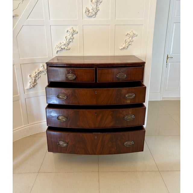 Hollywood Regency Antique Regency Figured Mahogany Bow Fronted Chest of 5 Drawers, 1830s For Sale - Image 3 of 9