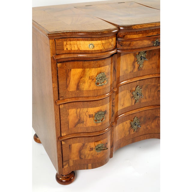 Small Baroque Chest of Drawers in Walnut with Mirror, 1760 For Sale - Image 11 of 14