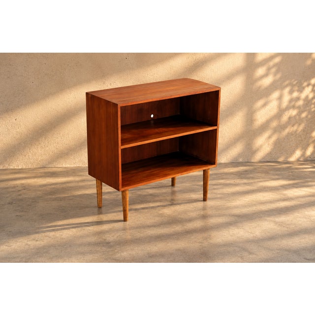 Vintage Danish Small Bookcase, 1960s, in Good conditions. Designed 1960 to 1969
