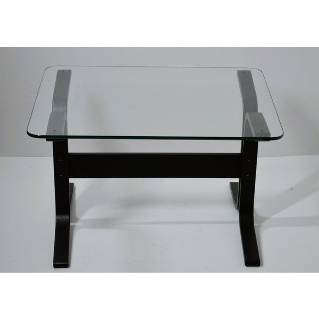 Wood 1960s Westnofa Norway Ingmar Relling Attribute Siesta Bentwood Black Glass Side End Table For Sale - Image 7 of 7
