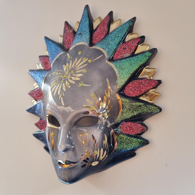 Venetian ceramic mask from Italy from the 1980s. Very pretty decorations with gilding and glitter.