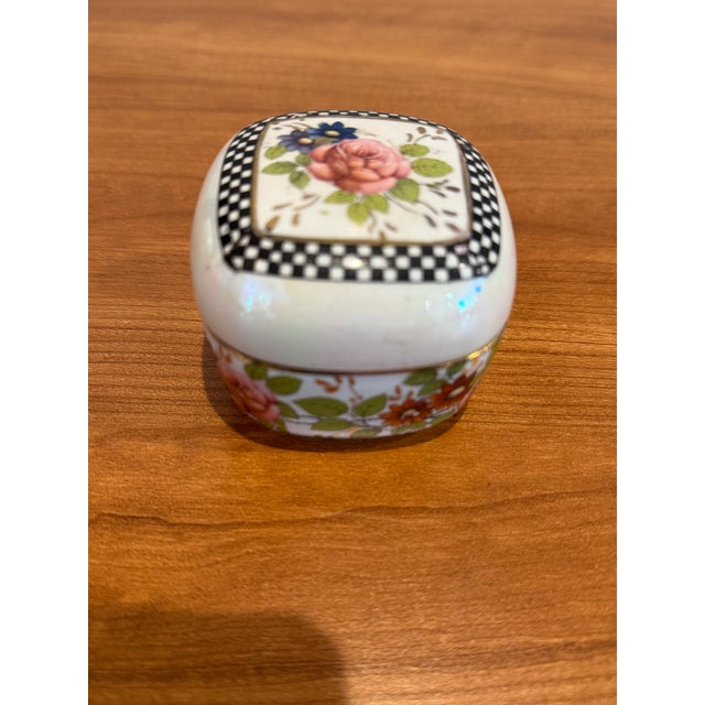 Vintage Parrot & Co Porcelain 3 Pc Dresser Set For Sale - Image 4 of 12