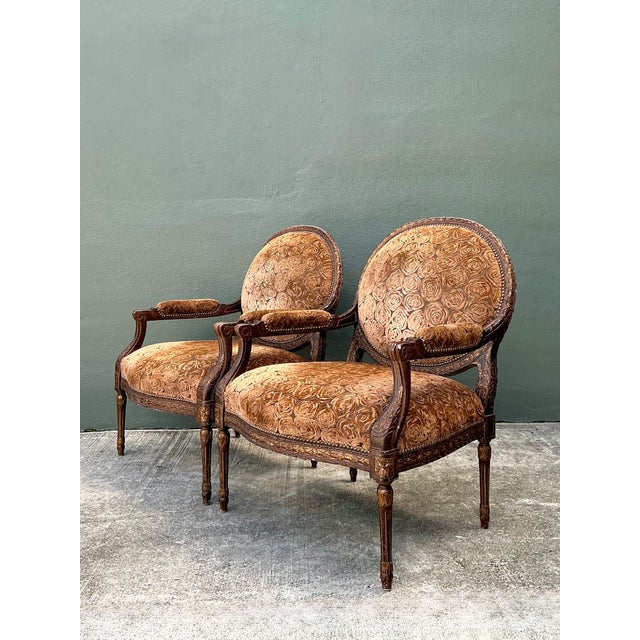 French Vintage Isenhour Carved Fauteuil Armchairs - Pair For Sale - Image 3 of 12