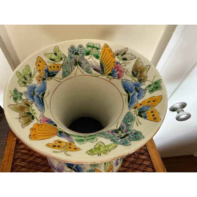 Early 20th Century Asian Butterfly Porcelain Vase/Urn For Sale In Orlando - Image 6 of 8