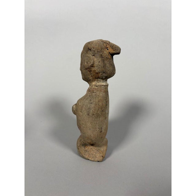 Sculpture of a Mingqi, China, Han Dynasty (206 BC to 221 AD) . Sculpture of a kneeling soldier. His hands are pierced; he...