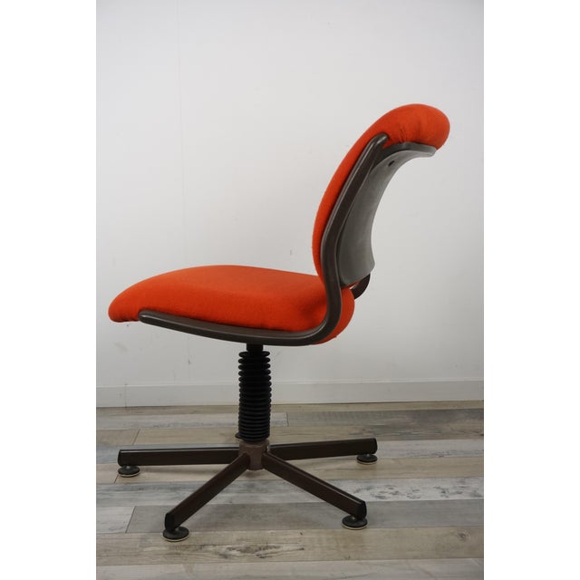 A swivel office chair from the 1970s-80s, made by the renowned Roneo company: solid, high-quality, and comfortable, it...