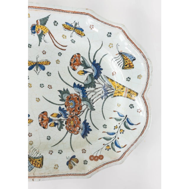 Chinoiserie French or Dutch Faience Delft Polychrome Chinoiserie Platter For Sale - Image 3 of 10