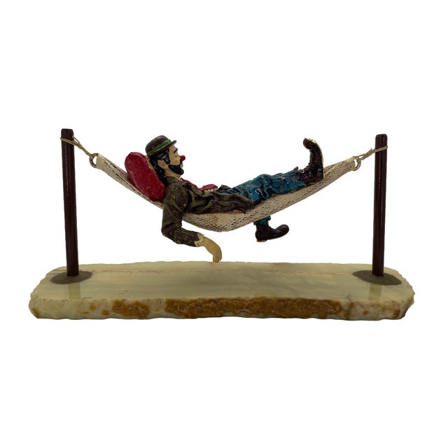 1980s Signed Ron Lee Hobo Clown Resting in Hammock Sculpture on Natural Onyx Base, 1988 For Sale - Image 5 of 18