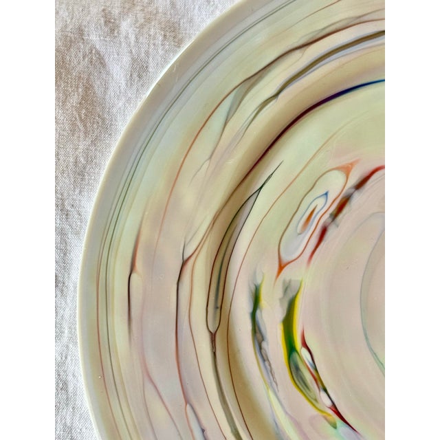 Contemporary Murano Yalos Casa 12.25” Charger Plate — Iridescent White Millefiori Swirl With Wall Hanger For Sale In Washington DC - Image 6 of 12