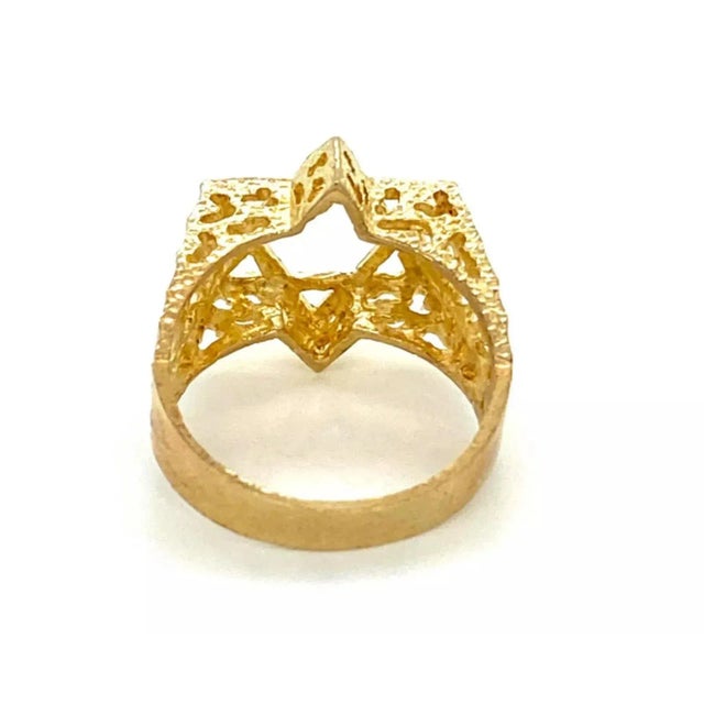 Contemporary Star of David Diamond Cut Design 10k Yellow Gold Ring For Sale - Image 3 of 7