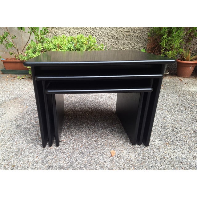 Mid-Century Modern Nesting Tables in Black Lacquered Wood, 1980s, Set of 3 For Sale - Image 3 of 5