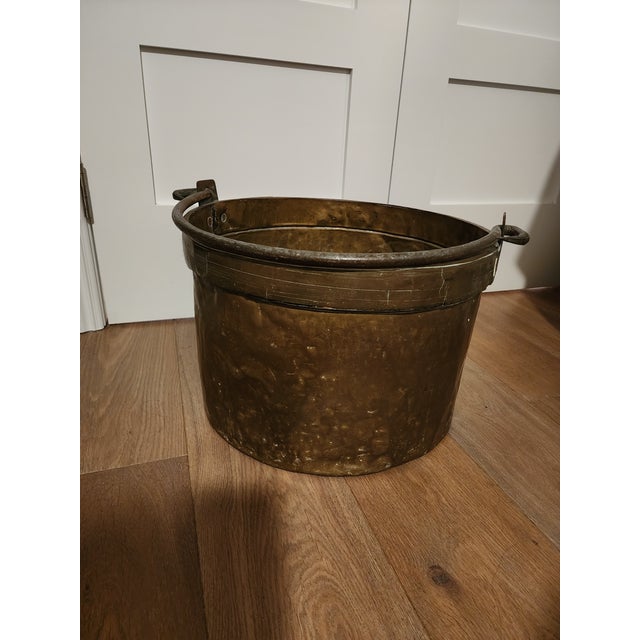 19th-Century Hand-Hammered Dovetailed Copper Cauldron With Forged Iron Handle For Sale - Image 4 of 18