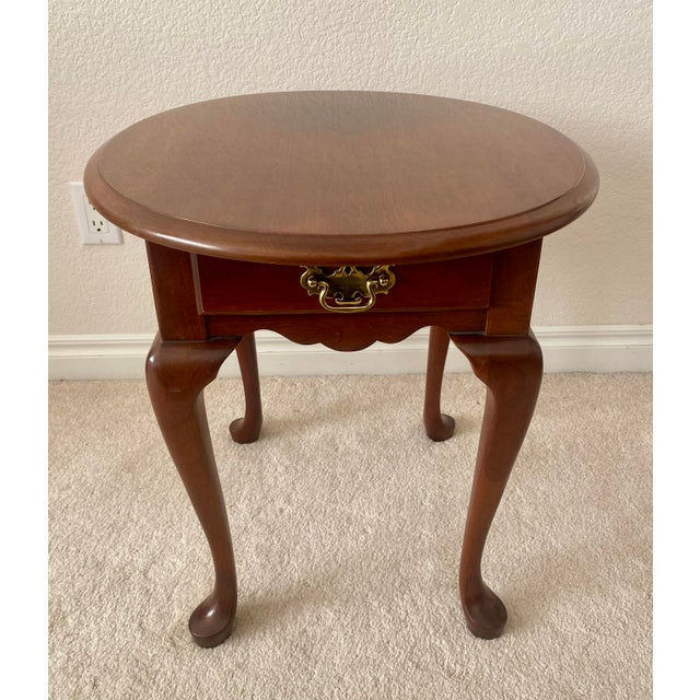 Late 20th Century Traditional Pennsylvania House Queen Anne Style Solid Cherry Oval Accent Table With Drawer Excellent Condition. For Sale - Image 15 of 18
