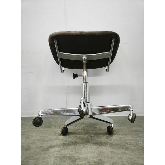 Italian Swivel Office Chair with Chrome Base, 1970s For Sale - Image 14 of 15
