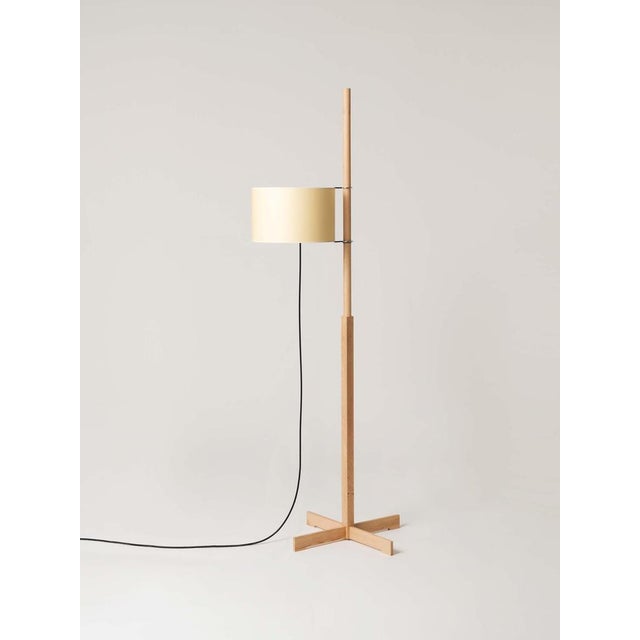 Beige and beech tmm floor lamp by miguel milá dimensions: d 50 x w 60 x h 166 cm. Materials: beech wood, parchment...