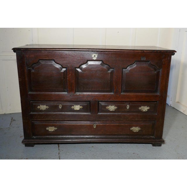 Large 18th Century 3 Drawer Mule Chest This is a fine looking piece, dating from the mid 18th century The Coffer has a 3...