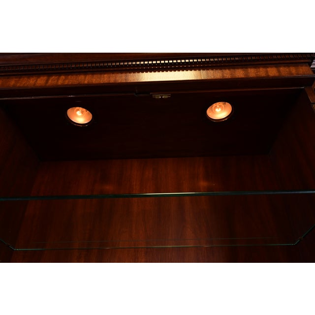 1990s Henkel Harris Georgian Carved Mahogany Lighted Breakfront Bookcase Cabinet For Sale In South Bend - Image 6 of 12