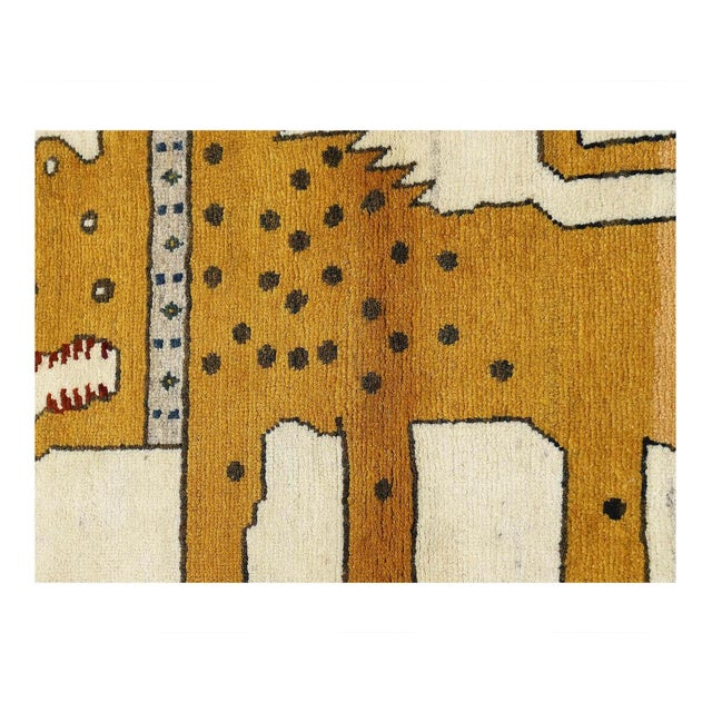 Thanks to its origin the carpet has been crafted in the most traditional craftsmanship over months of handicraft. With its...